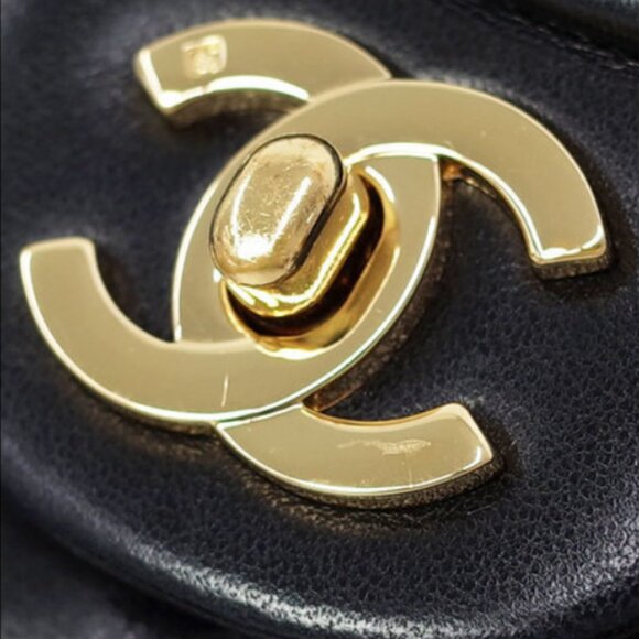 Chanel Matelasse Handbag - Picture 7 of 8
